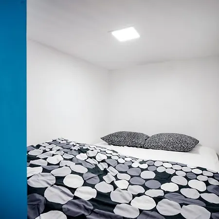 Twin * بودابست